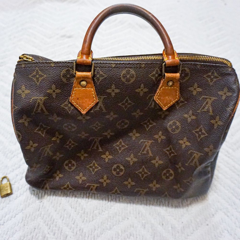 Louis Vuitton Monogram Speedy 30 (AUTHENTIC)